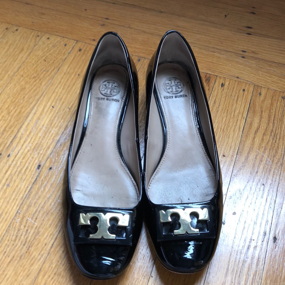Tory burch Gigi black patent flats (on hold)